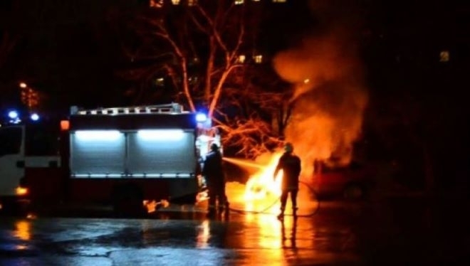 Отмъщение? Кола изгоря като факла в козлодуйско село, разследват всички възможни причини