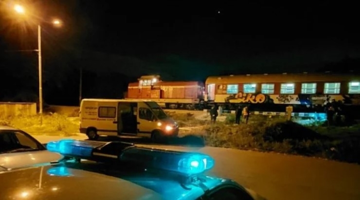 Мъж почина на място след като бил блъснат от пътнически