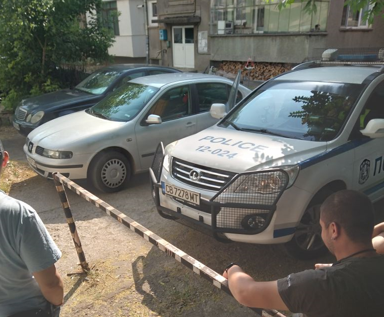 Невиждана наглост! Шофьор спря по безумен начин и затапи 7 коли в Монтана, извикаха полиция /снимки/
