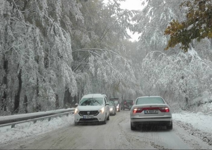 Снежната покривка в региона на места е над 10 см