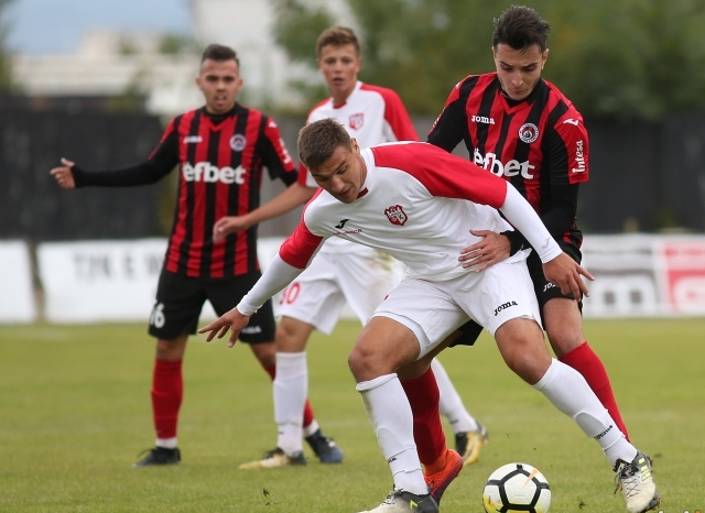 Локомотив София победи с 2 0 Кариана Ерден в мач от