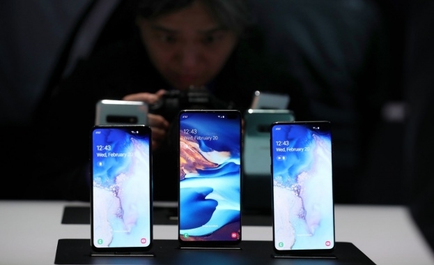 Пуснаха първият 5G телефон в масова продажба Корейският гигант Samsung