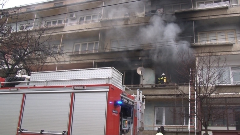 Пожар избухна в блок във Видин обхвана няколко апартамента научи