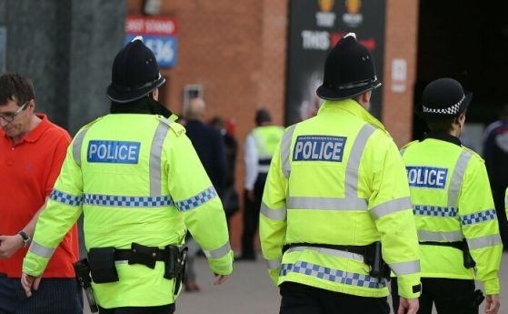 Двама британски полицаи бяха намушкани с нож в центъра на столицата