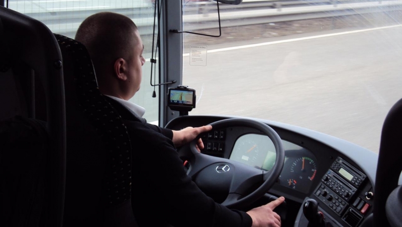 Неправоспособен шофьор си позволи да седне зад волана на автобус