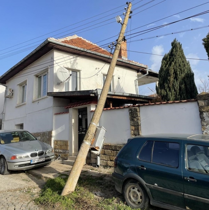 Заради увеличаващите се пориви на вятъра обхватът на бедственото положение