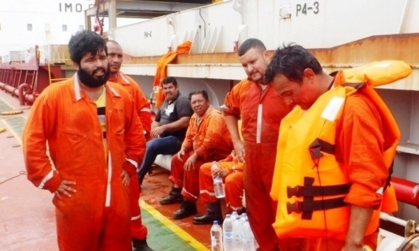 Българи спасиха екипаж на потъващ кораб в Мексиканския залив Моряците