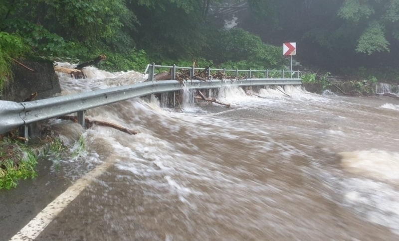 Продължава работата по обезопасяването и възстановяването на участъка Бързия