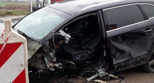 Лек автомобил и камион на АЕЦ „Козлодуй” катастрофираха във Врачанско,