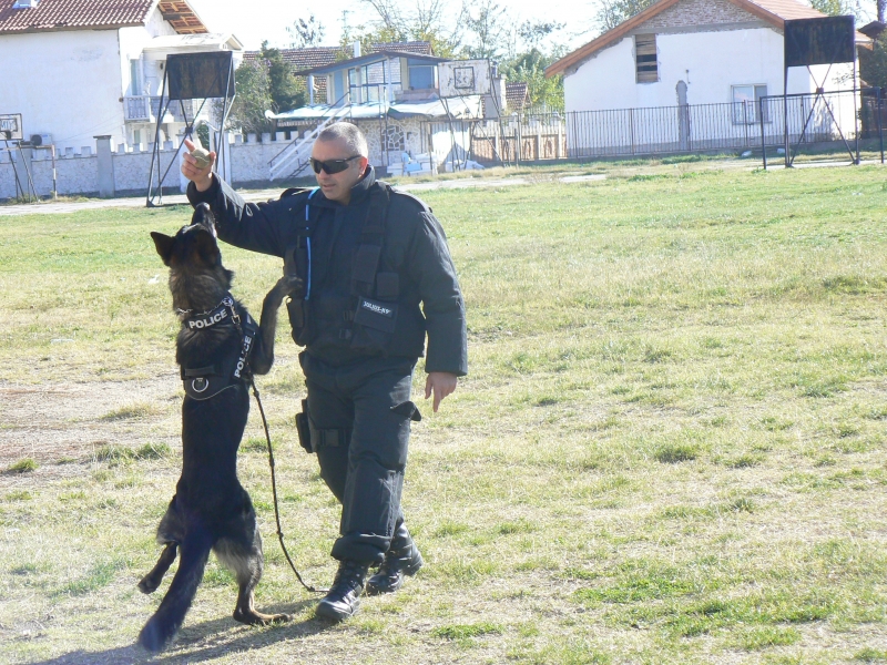Полицаят е наш приятел под този надслов преминаха демонстрациите