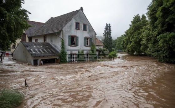 Поне осем души са загинали при наводнение в щата Кентъки.