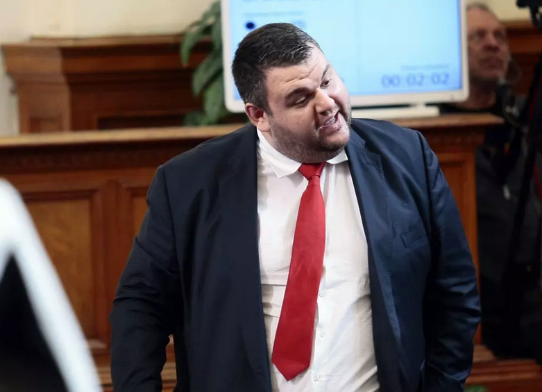 Комисията по вътрешна сигурност към Американския Сенат разследва депутатa от