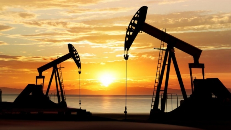 Седмичната търговия започна с незначително понижение на цените на петрола