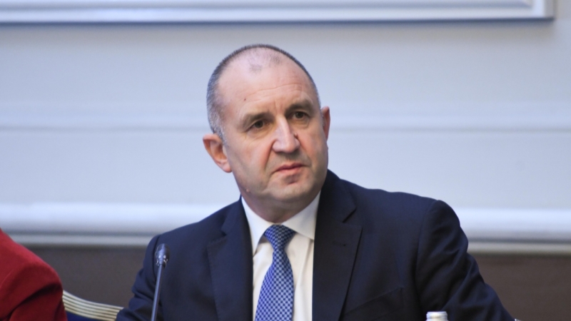 Президентът Радев наложи вето върху предоставянето на бронирана техника на Украйна