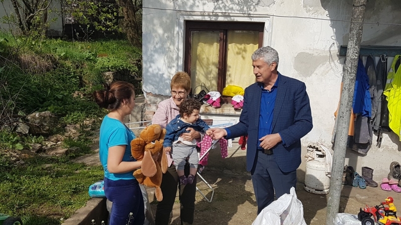 Кметът на община Мездра инж Генади Събков и секретарят на