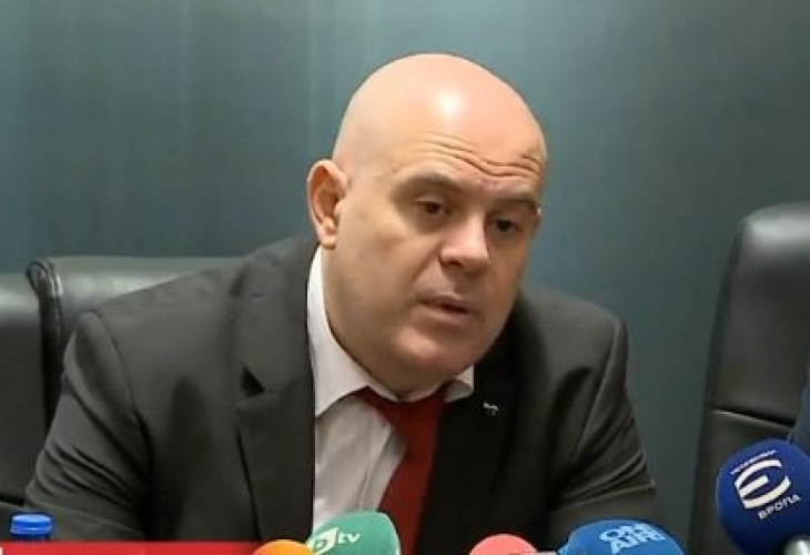 Разбита е организирана престъпна група за данъчни престъпления в особено