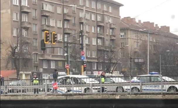Пътно транспортно произшествие е задръстило движението в София в най-натовареното