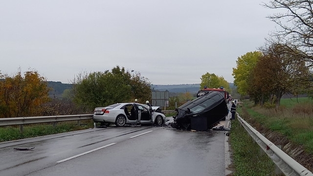 Две коли се натресоха във Враца, съобщиха от МВР. Пътният