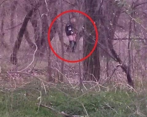 Секс на екс! Загоряла двойка го направи в храсталака (снимка 18+)