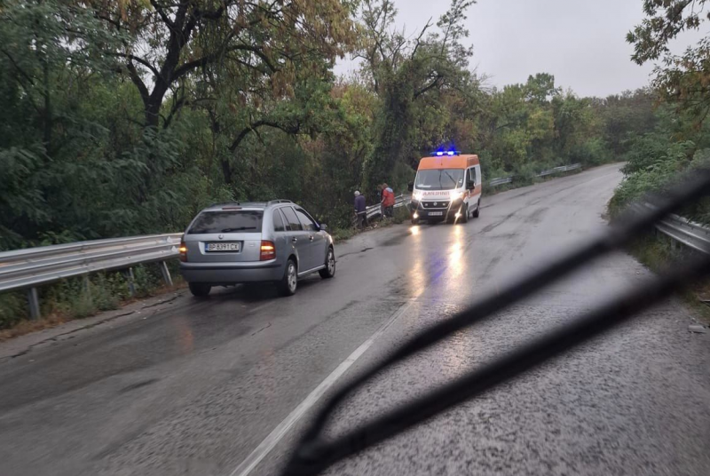 ТИР и кола се удариха на пътя край Оходен научи