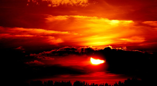 Учени с нова научна теория за края на света Слънцето