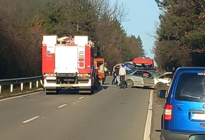 Тесла и Субару са катастрофирали вчера на пътя от Монтана