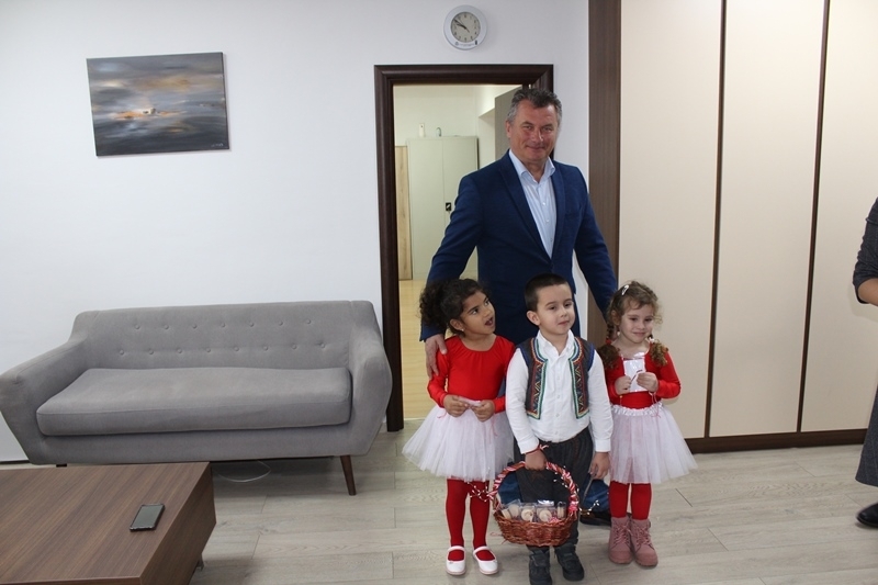 Развълнувани и нетърпеливи малчугани от III група Звездички на ДГ