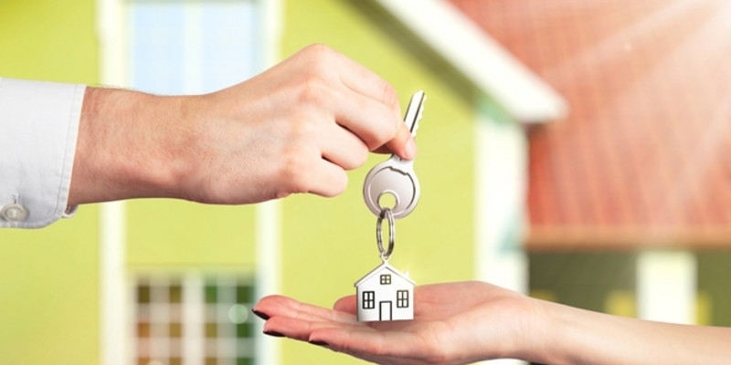 Частен съдебен изпълнител продава на търг къща с парцел в