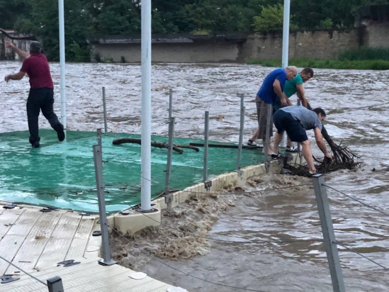 Два сигнала за бедствия заради валежите са приети в Община