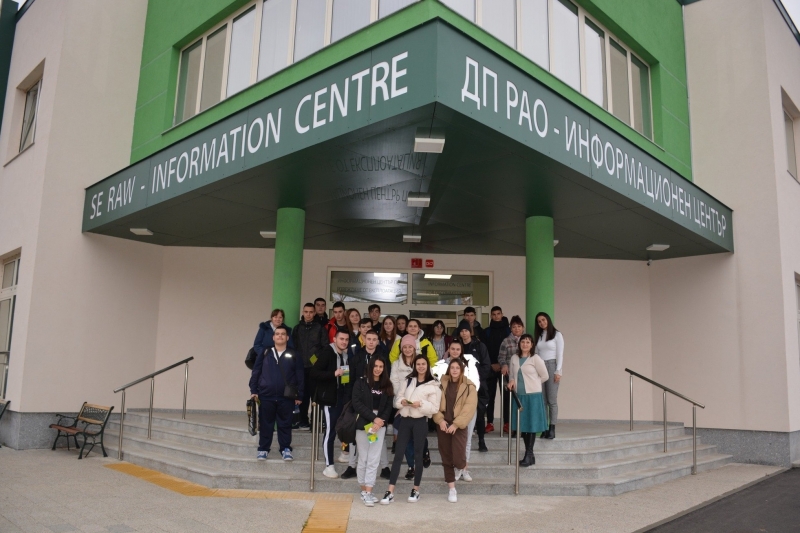 Ученици от 11 а и 11 б класове на СУ Св св