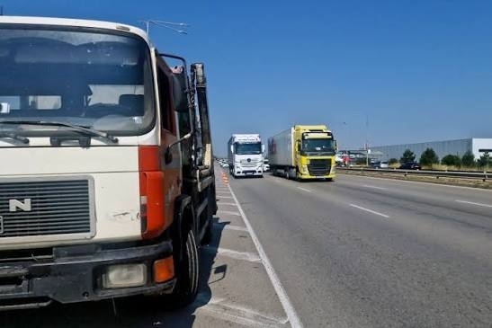 Спират ТИР-овете по магистралите и натоварените пътища около почивните дни