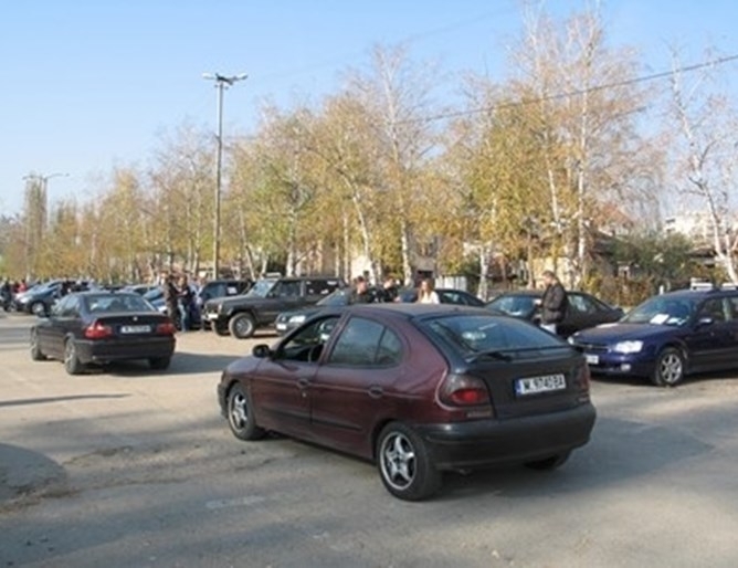 Над 200 шофьора се събраха днес с автомобилите си в