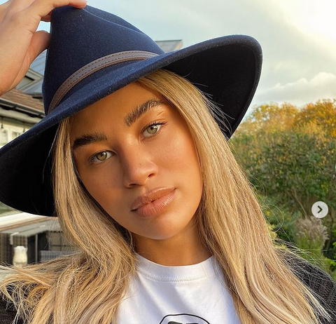 Известни красавици са започнали масово да публикуват фотографии на които