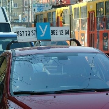 Училище и община поощряват добри ученици със средства за шофьорски