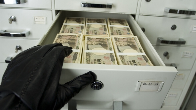 Мъж открадна крупна сума пари от офис в Сливен съобщават от