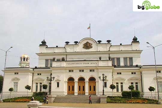 Сред редица спорове за това коя партия коя комисия ще