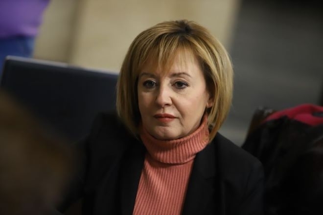 Мая Манолова предлага забрана битови сметки да се дават на колектори