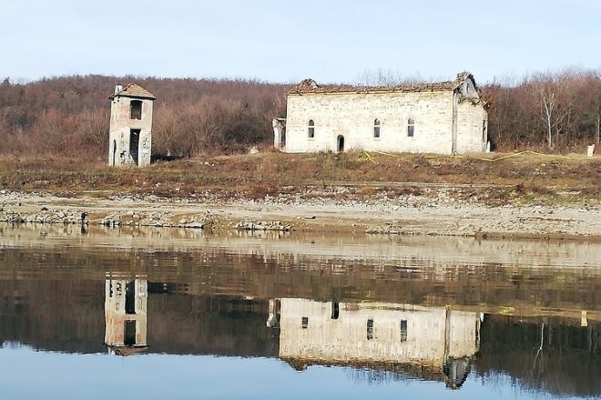 Фотодокументална изложба Потъналото наследство представят в Художествена галерия Кирил Петров