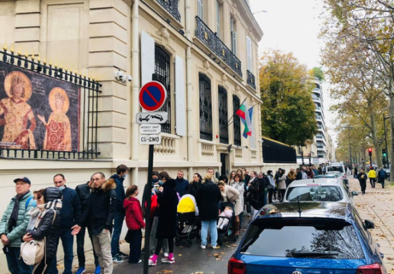 При небивал интерес преминава гласуването за кандидат президентска двойка и народни