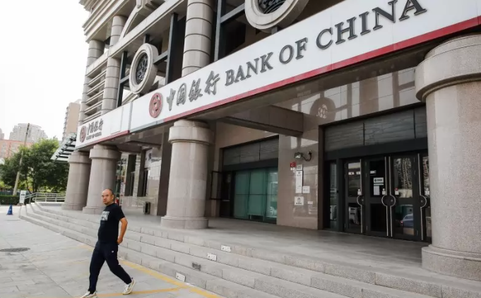 След турските и китайските банки започнаха до отказват да изпълняват