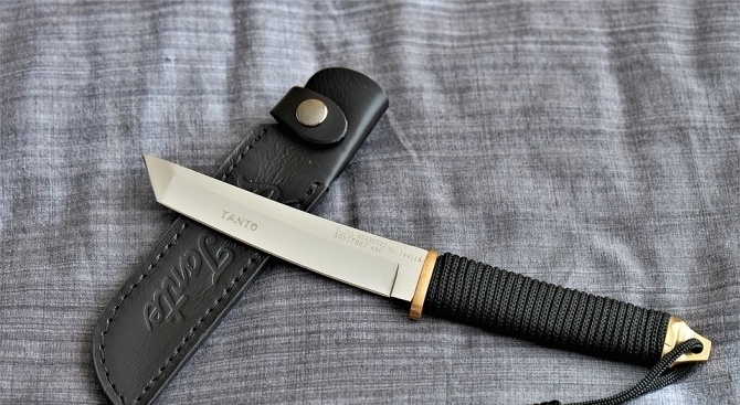 Раниха мъж с джобно ножче в Ботевград съобщиха от полицията Около 14 05