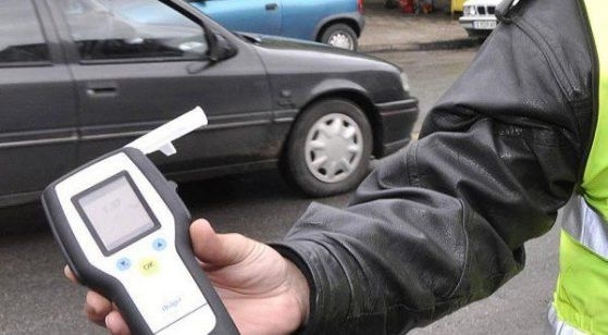 Полицията е заловила пиян шофьор да кара във Враца съобщиха