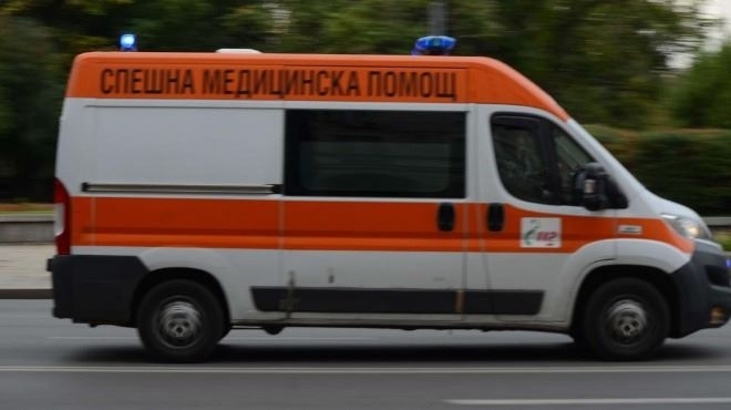 На Задушница: Кола уби пешеходка при гробищата във Велико Търново