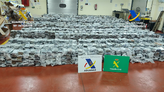 Пет тона и половина кокаин бяха задържани от испанските власти