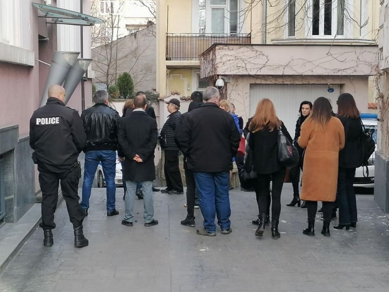 Прокурори и експерти влязоха в офиса на Нове холдинг за