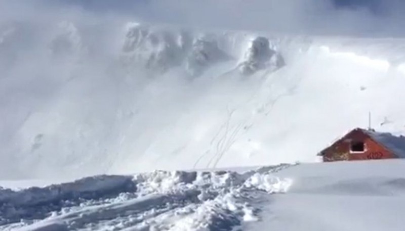 От Планинската спасителна служба предупредиха за опасност от лавини през