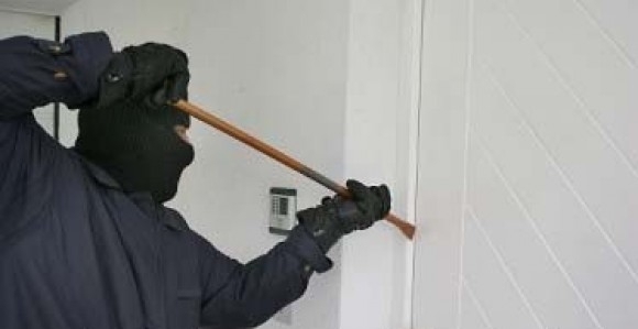 Видински полицаи издирват бандити откраднали лекарства от склад в градад