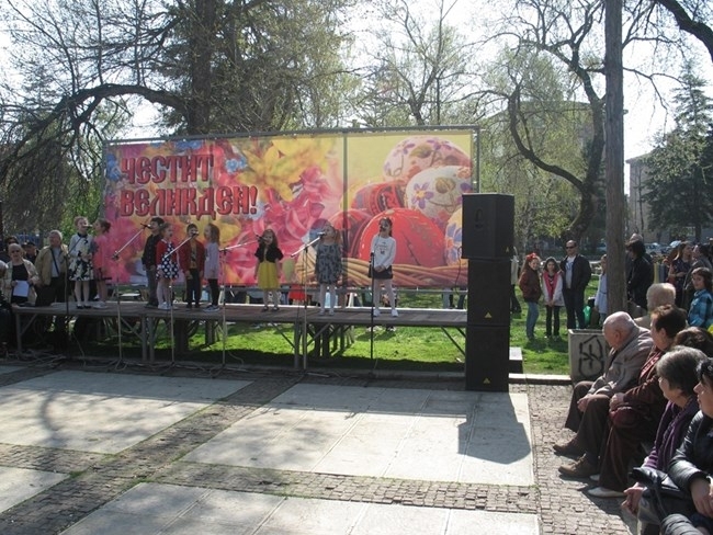 Традиционен Великденски концерт поднесоха на гражданите младите таланти от Обединен