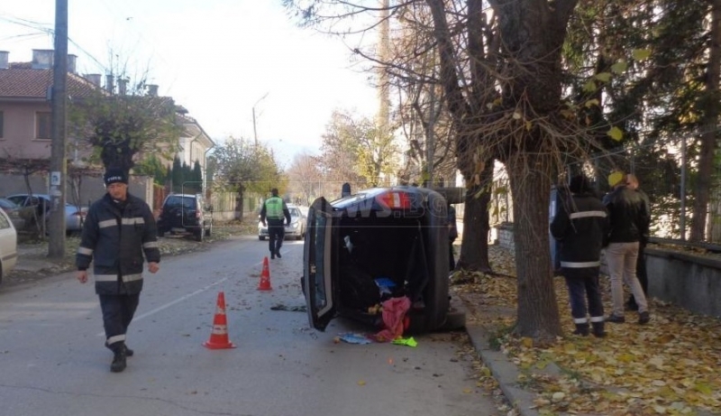 Тежка катастрофа с бременна жена е станала в Мездра научи