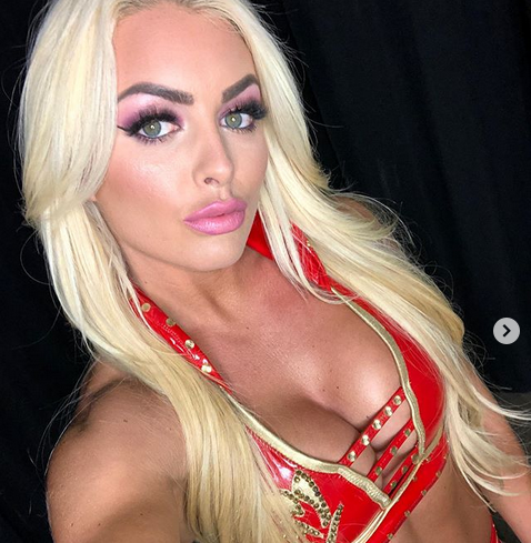 Една от най сексапилните представителки на световната федерация по кеч Манди